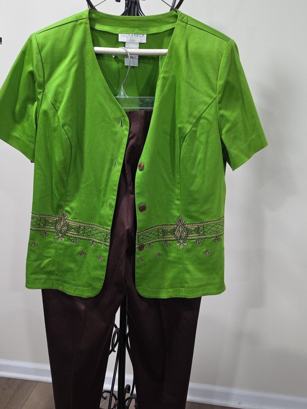 Sag Harbor Bright Green Short-Sleeve Embroidered Jacket with Brown Pants.